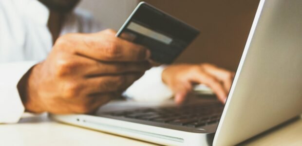 Best time to buy a laptop – shopping online on a laptop