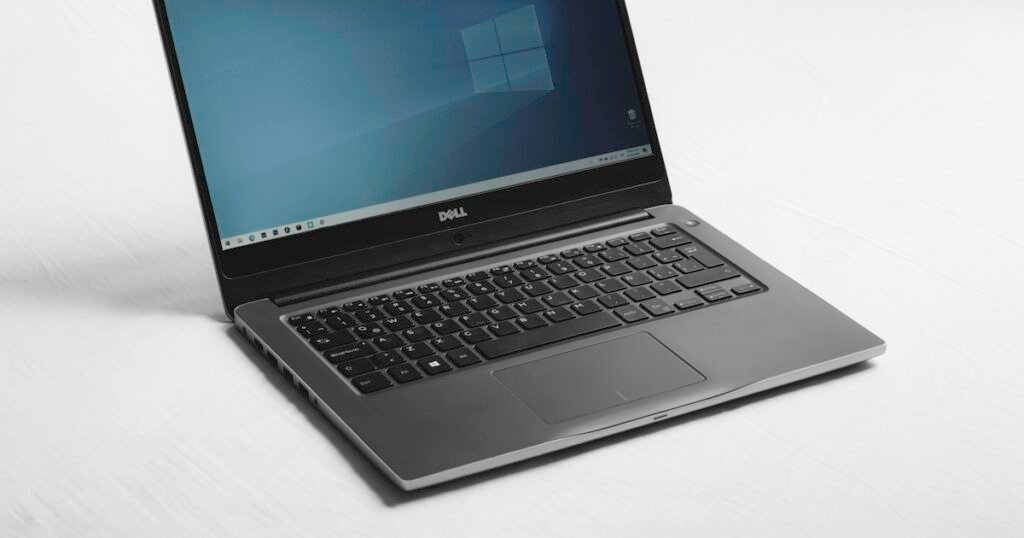 Cheapest way to buy Windows licence – Windows laptop on a desk