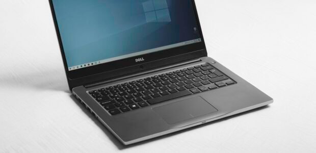 Cheapest way to buy Windows licence – Windows laptop on a desk
