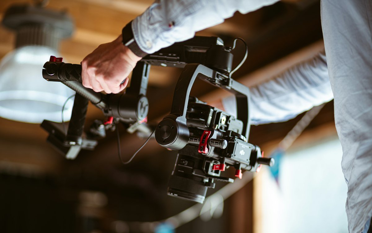 Close-up selective focus photo of a smartphone gimbal stabilizer for this smartphone gimbal buying guide