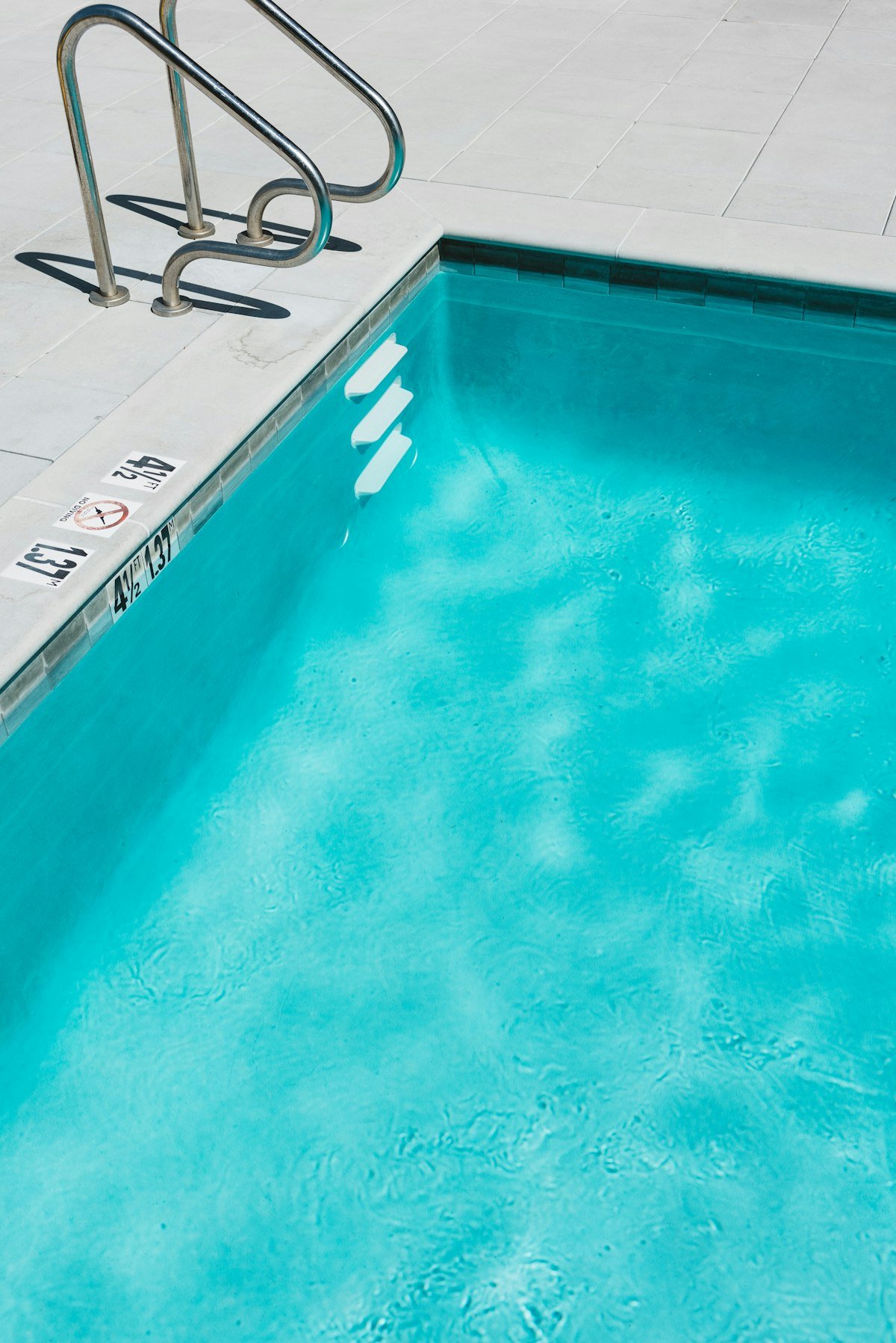 Robotic cleaner working in a swimming pool, the kind of product an Aiper Black Friday deal discounts