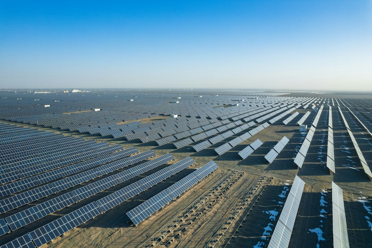 aerial view of a solar farm, the kind of renewable energy source an EcoFlow portable power station is often paired with